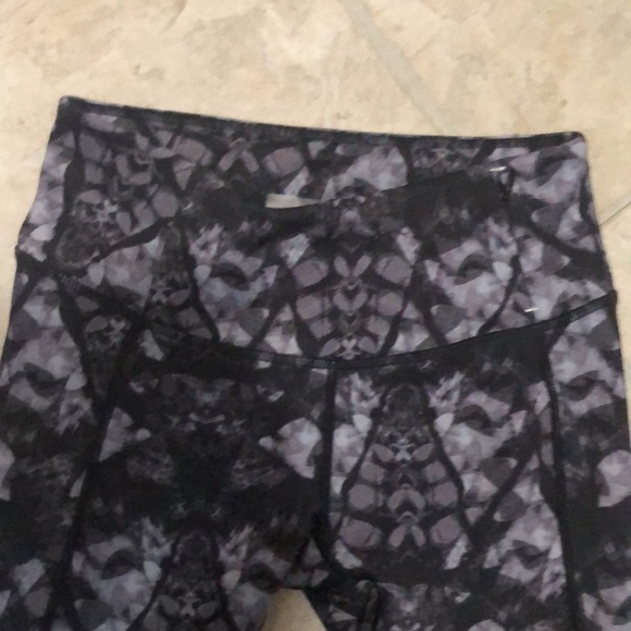 CALIA by Carrie Underwood 
leggings size XS - Picture 2 of 4